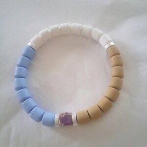 Bracelet...mini cube center bead 7" inches